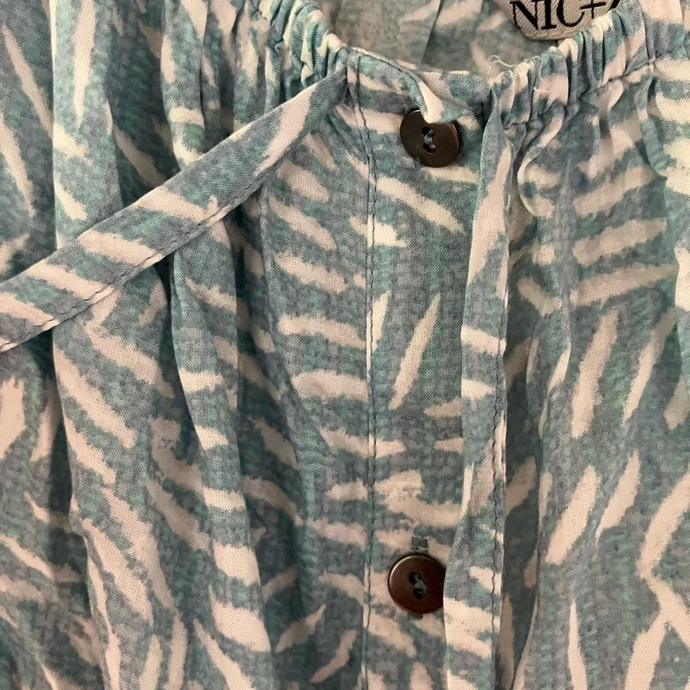 NWT NIC + Zoee Women's Blue Patterned In Stitches Buttondown Top (Medium)